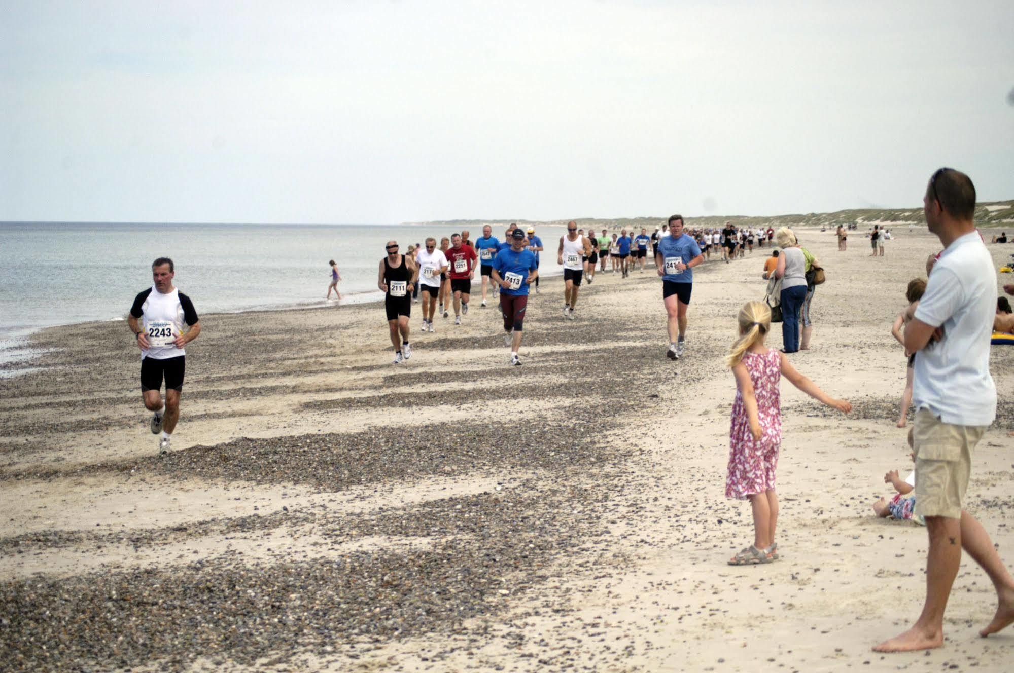 Henne Strand Ferie Accommodation Hennebjerg Exterior foto